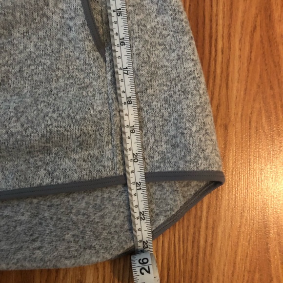 Size 2 women’s Lululemon pull over - Picture 6 of 6